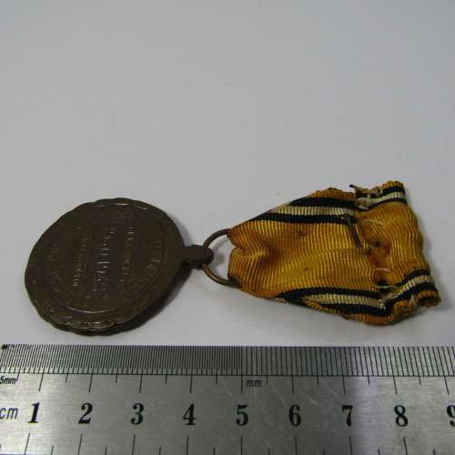 WW2 Belgium commemorative war medal with swords clasp