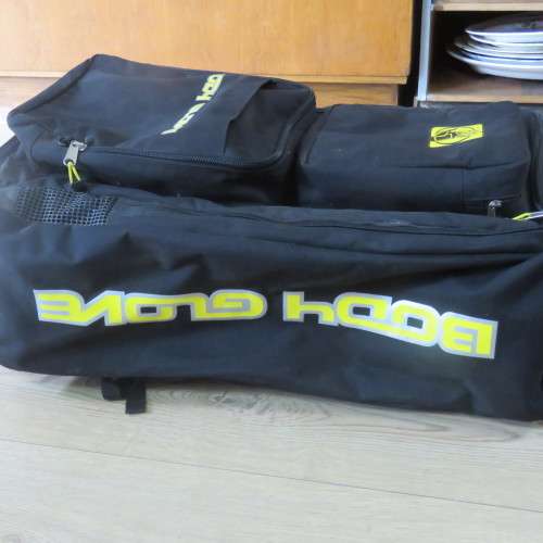 Body Glove diving equipment bag with rollers