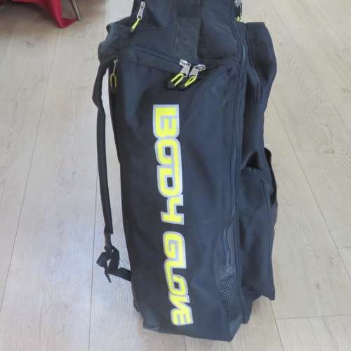 Body Glove diving equipment bag with rollers