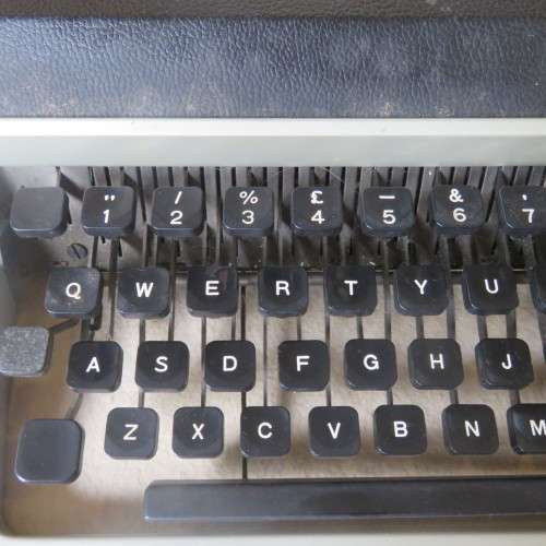 Olivetti lettera DL typewriter - Original bag and cleaning brushes included - Excellent condition