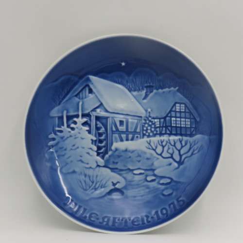 Biny & Grondahl 1975 Christmas at the old water mill plate in box
