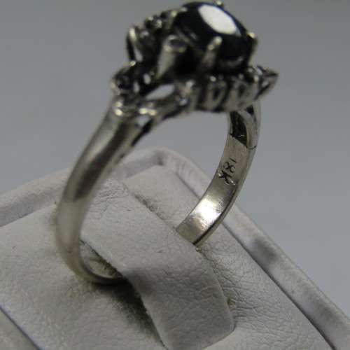 18kt white gold sapphire and diamond ring - weights 3.0g - size J