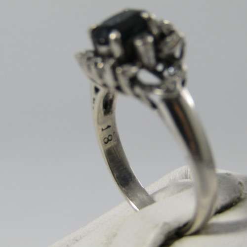 18kt white gold sapphire and diamond ring - weights 3.0g - size J