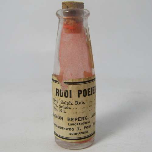 3 old bottles / tins - naeltjie olie, rooi poeier, wilson Core-Ga powder