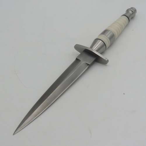 Custom made fixed blade dagger by Riaan Ras with certificate