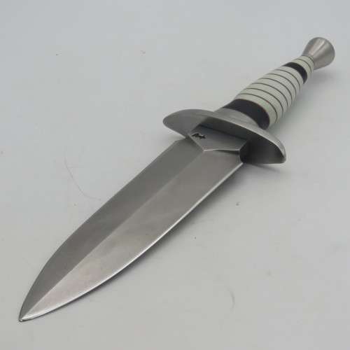 Custom made fixed blade dagger by Riaan Ras with certificate