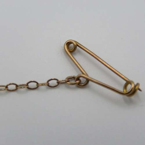 9kt Gold Springbok brooch with safety chain - weighs 3.6 grams