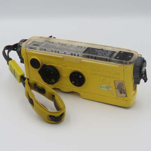 Minolta weathermatic underwater vintage camera - shutter fires