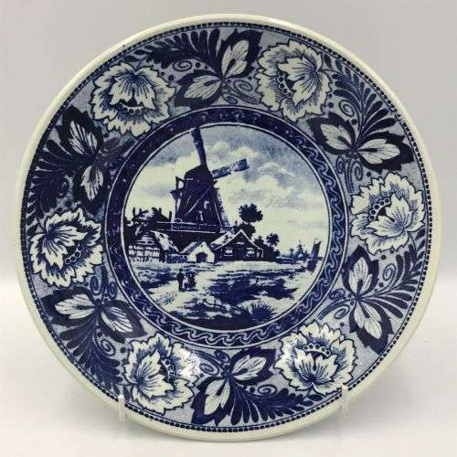 Antique Delft dutch themed wall hanging plate - diameter 23.5 cm