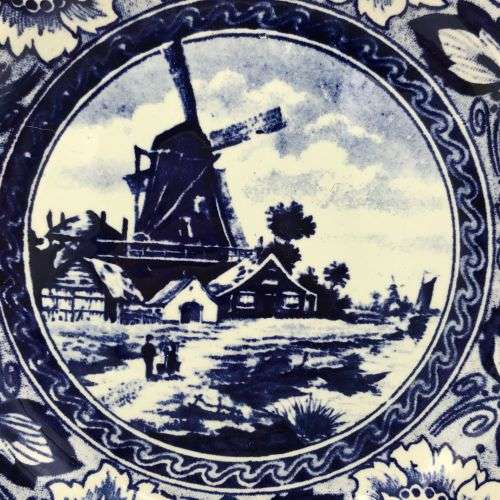 Antique Delft dutch themed wall hanging plate - diameter 23.5 cm