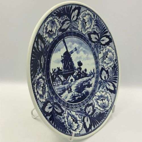 Antique Delft dutch themed wall hanging plate - diameter 23.5 cm
