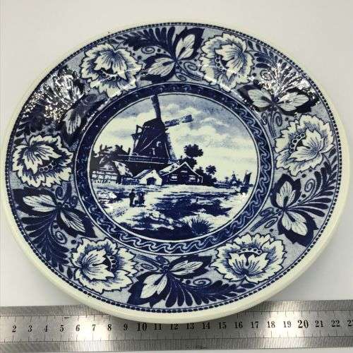 Antique Delft dutch themed wall hanging plate - diameter 23.5 cm