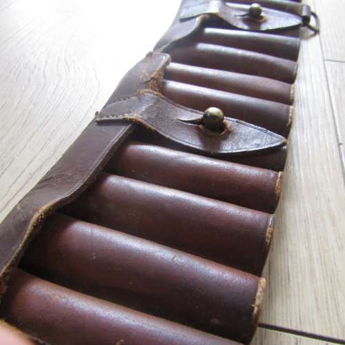 Pre-Boer War 1882 patter Martini-Henry 50 rounds leather ammo bandolier - length 134cm