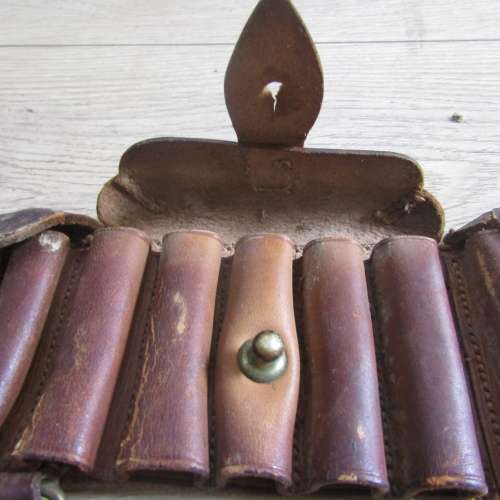 Pre-Boer War 1882 patter Martini-Henry 50 rounds leather ammo bandolier - length 134cm