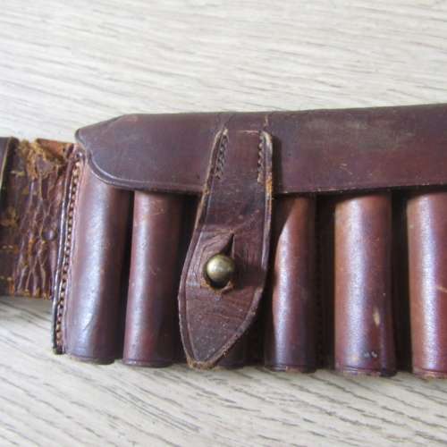 Pre-Boer War 1882 patter Martini-Henry 50 rounds leather ammo bandolier - length 134cm