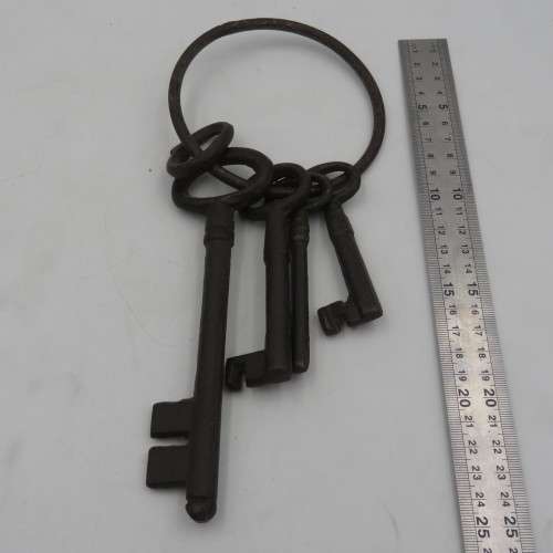 Set of 4 Antique cast iron Prison keys