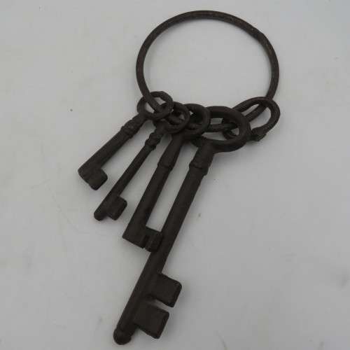 Set of 4 Antique cast iron Prison keys