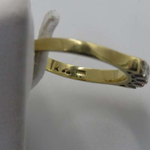 18kt Gold ring with 4 Diamonds estimated at 0,30 carat - Size - N