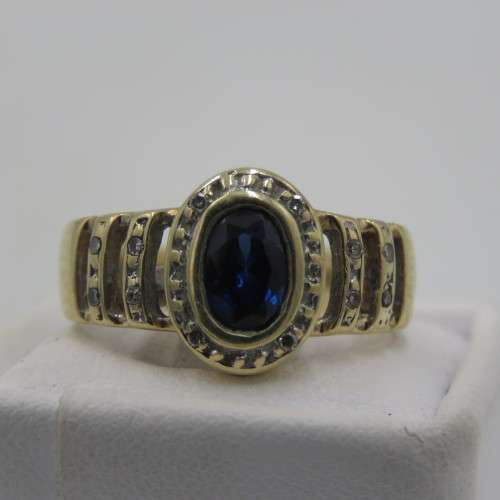 9 kt Gold ring with 12 Diamonds and centre stone dark blue ( Ring Size - K 1/2)