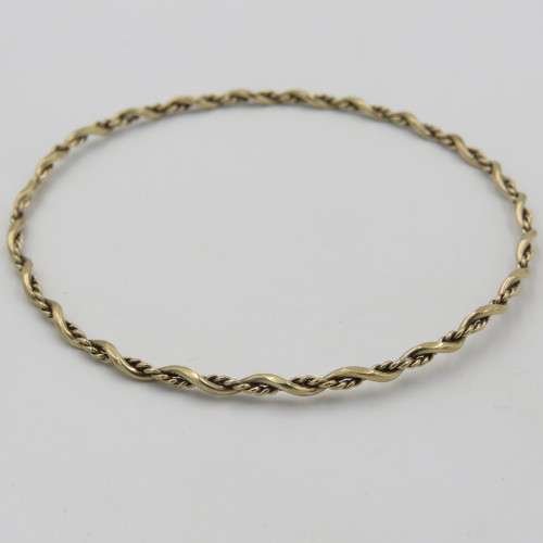 9kt Gold twisted bangle - weighs 4,3 g size - 19 cm