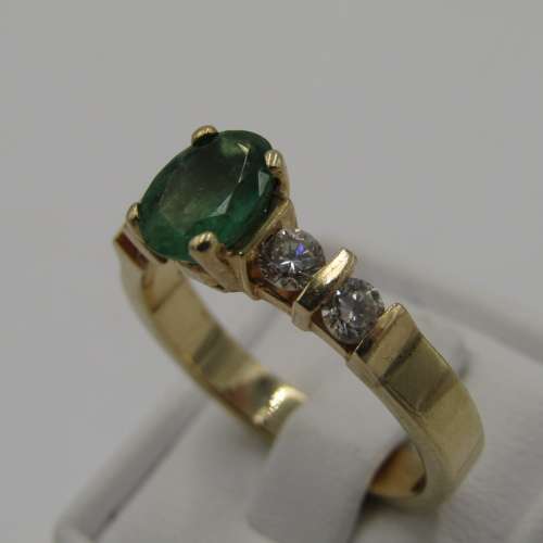 14kt Yellow Gold ring with 4 diamonds totalling 60 points SI / G and emerald of 95 points