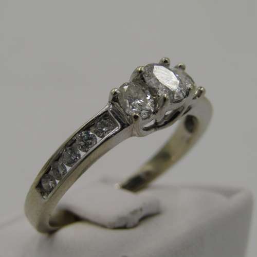14kt White Gold ring with 13 diamonds totalling 1,5 carat Diamonds SI / G - Size T