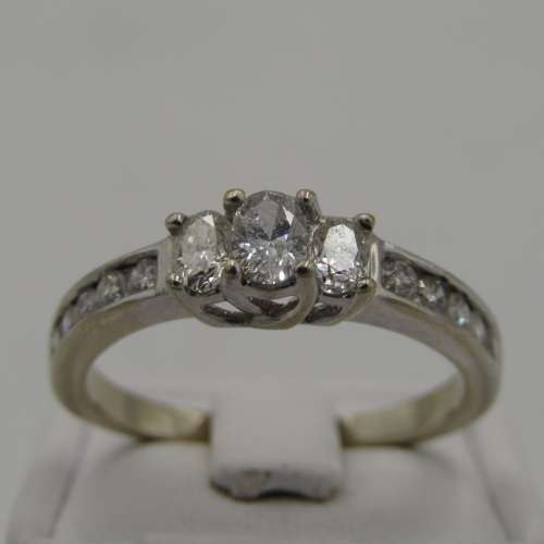 14kt White Gold ring with 13 diamonds totalling 1,5 carat Diamonds SI / G - Size T