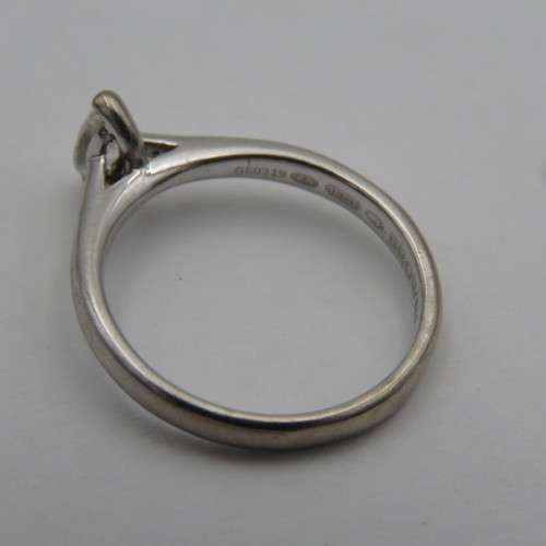 18kt White gold Brown`s diamond ring with marquise diamond - weighs 3.4g