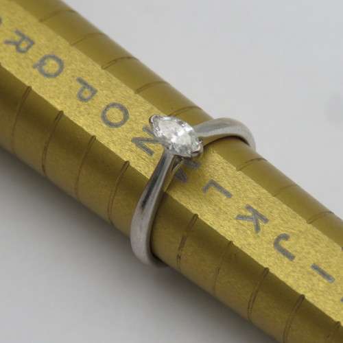 18kt White gold Brown`s diamond ring with marquise diamond - weighs 3.4g