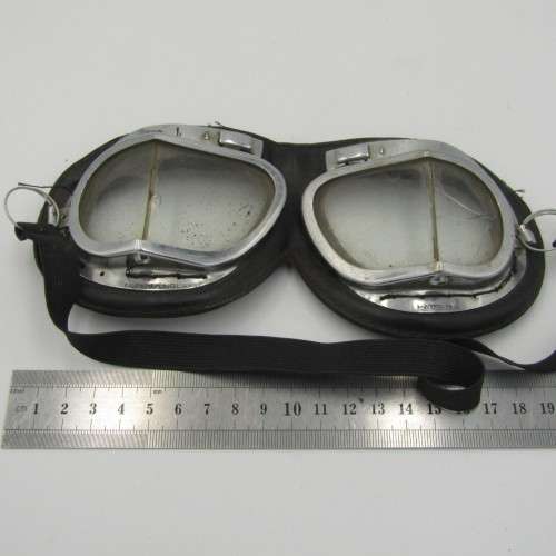 Vintage Aviator style Motorcycle dispatch rider leather cap with gloves and goggles