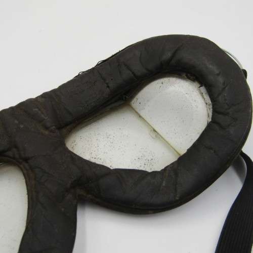 Vintage Aviator style Motorcycle dispatch rider leather cap with gloves and goggles