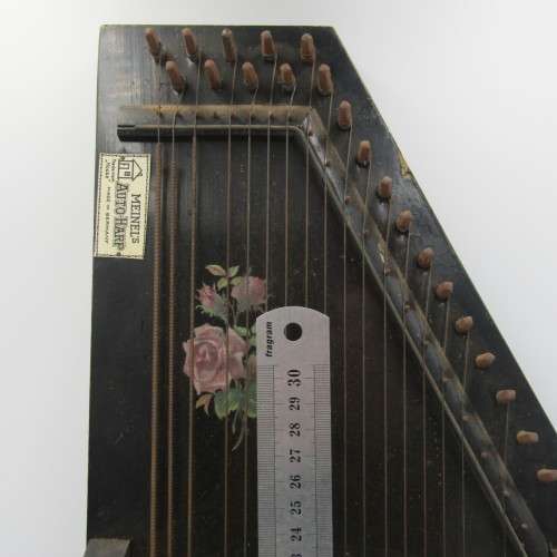 Vintage Meinel`s Auto-Harp with hammer and tuning key