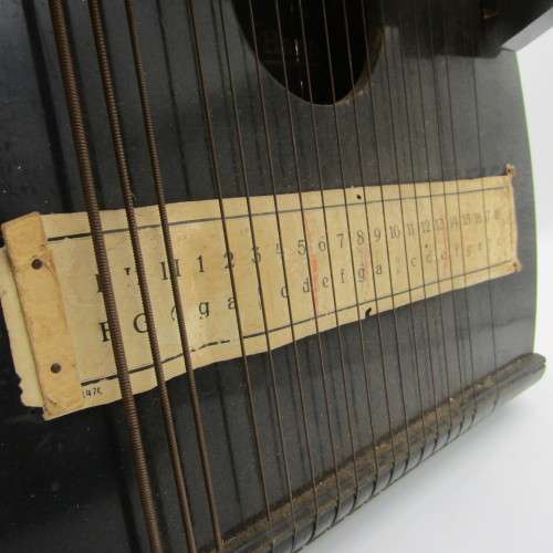 Vintage Meinel`s Auto-Harp with hammer and tuning key