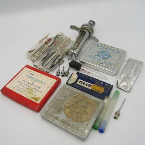 Vintage glass syringe with sealed Anacap Silk stitches in glass tubes