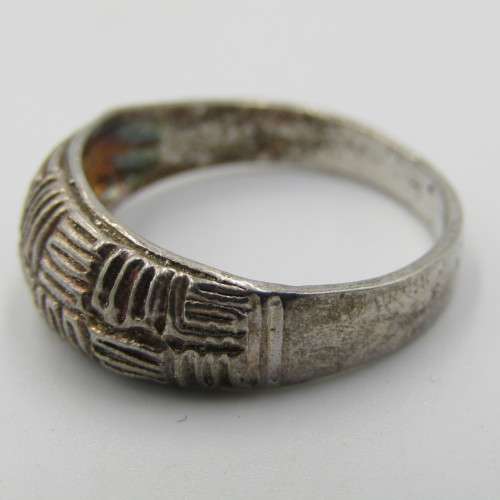 Vintage Sterling silver ring - weighs 1,9g - size L