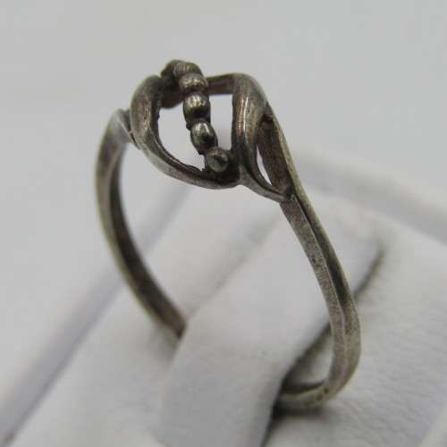 Vintage Sterling silver ring - weighs 1,2g - size L