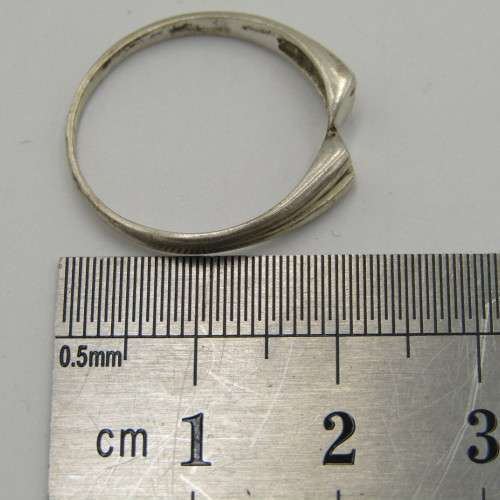Vintage Sterling silver ring - weighs 1,7g - size Q 1/2