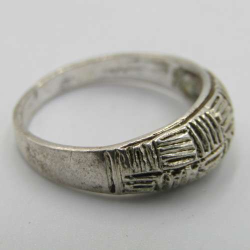 Vintage Sterling silver ring - weighs 2,3g - size O