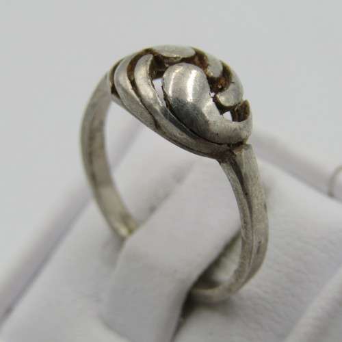 Vintage Sterling silver ring - weighs 2,0g - size L