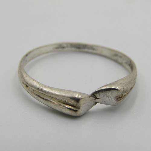 Vintage Sterling silver ring - weighs 1,6g - size S 1/2