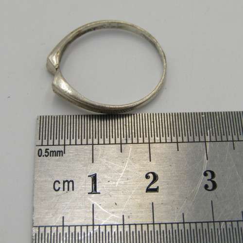 Vintage Sterling silver ring - weighs 1,6g - size S 1/2