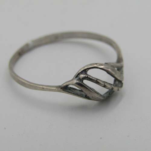 Vintage Sterling silver ring - weighs 0,8g - size O 1/2