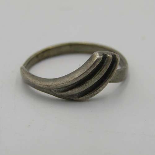 Vintage Sterling silver ring - weighs 1,9g - size M 1/2