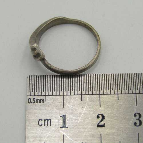 Vintage Sterling silver ring - weighs 1,9g - size M 1/2