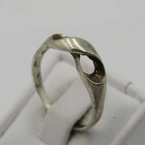 Vintage Sterling silver ring - weighs 1,8g - size M 1/2