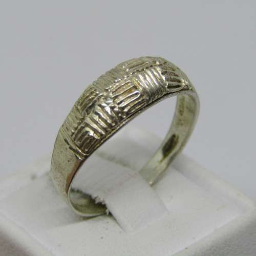 Vintage Sterling silver ring - weighs 2,4g - size S 1/2