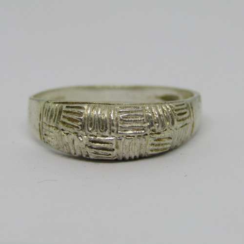 Vintage Sterling silver ring - weighs 2,4g - size S 1/2
