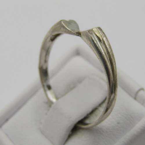 Vintage Sterling silver ring - weighs 1,6g - size Q 1/2