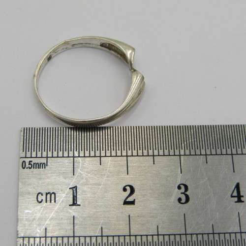 Vintage Sterling silver ring - weighs 1,6g - size Q 1/2