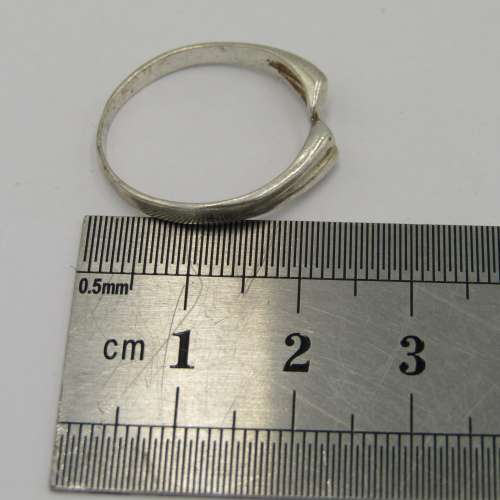 Vintage Sterling silver ring - weighs 1,9g - size S 1/2